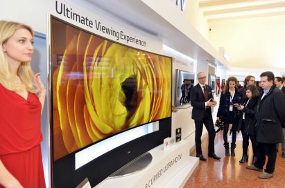 A model presenting the Ultimate Viewing Experience at LG Innovative Festival Europe