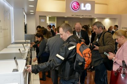 Visitors touching and looking around LG’s washing machines at LG Innovative Festival Europe