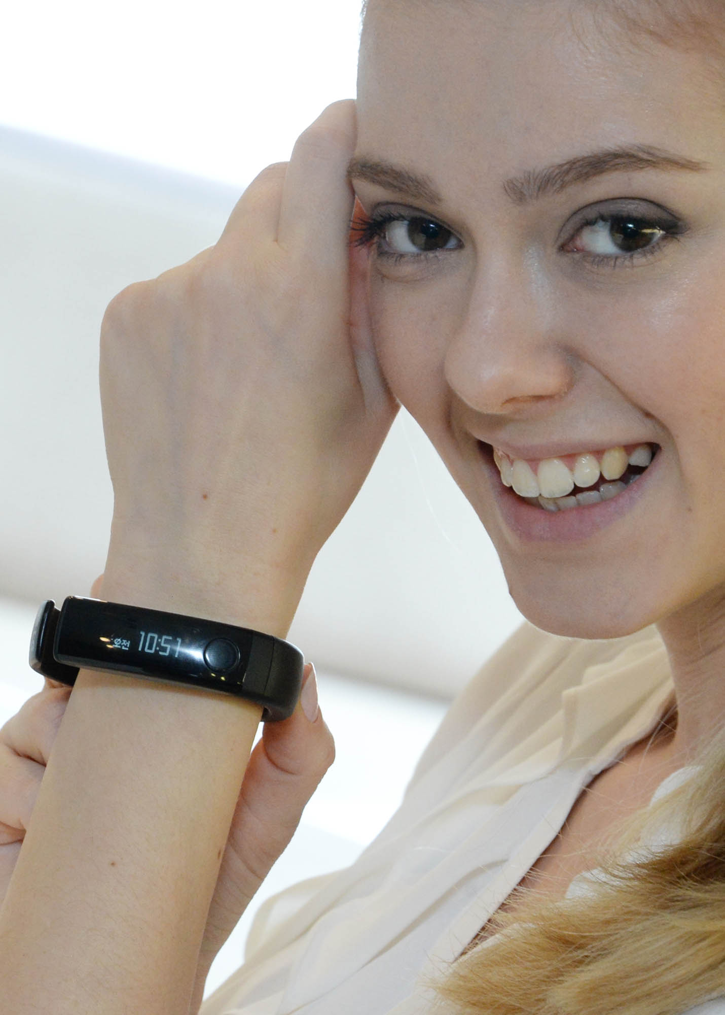 A model is demonstrating LG Lifeband Touch