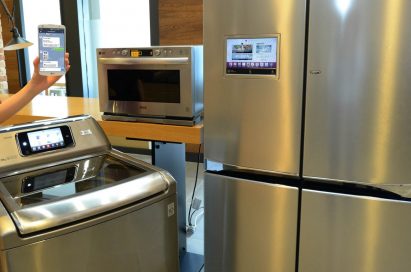 LG smart appliances features compatibility with the company’s HomeChat™ including light wave oven, top-load washing machine and Multi-Door refrigerator.