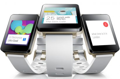 Three LG G Watches in White Gold color – each shows the music being played, user’s lunch schedule and the time in London.