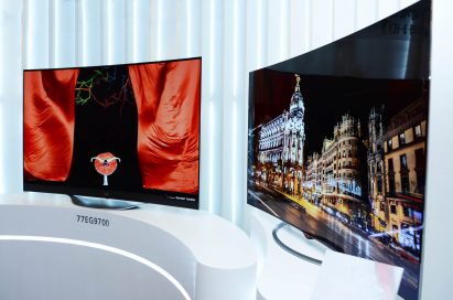 Side view of LG 4K OLED TV models 65EC9700 and 77EG9700 on display