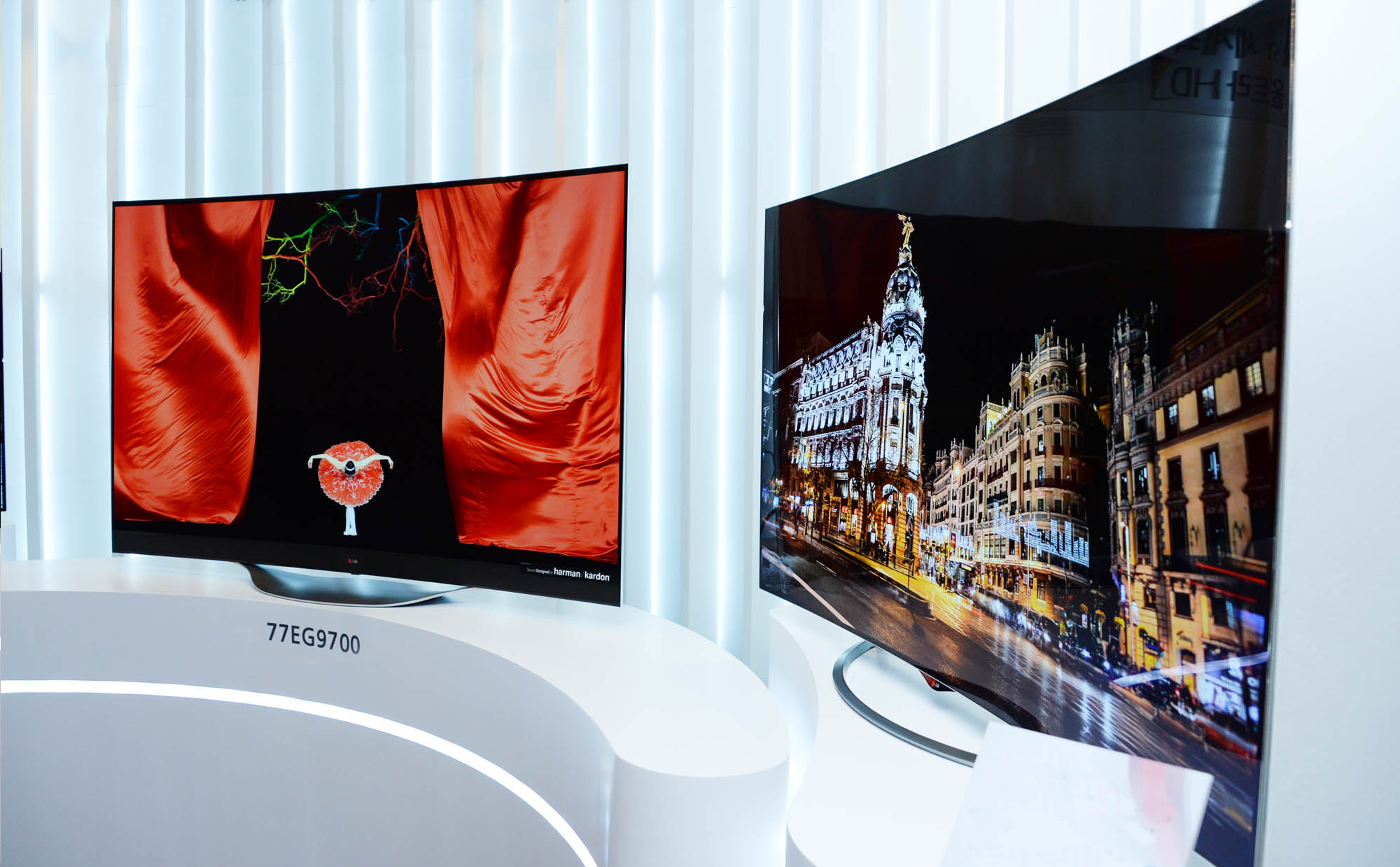 Side view of LG 4K OLED TV models 65EC9700 and 77EG9700 on display