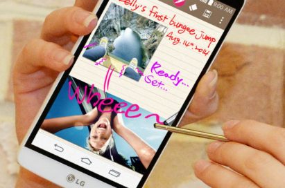 A person is writing something on the screen of LG G3 Stylus with its pen.