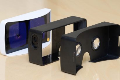 A rear view of the components of the VR headset for G3.