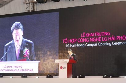 Koo Bon-joon, vice chairman and CEO of LG Electronics, makes a speech at the opening ceremony for LG Haiphong Campus.