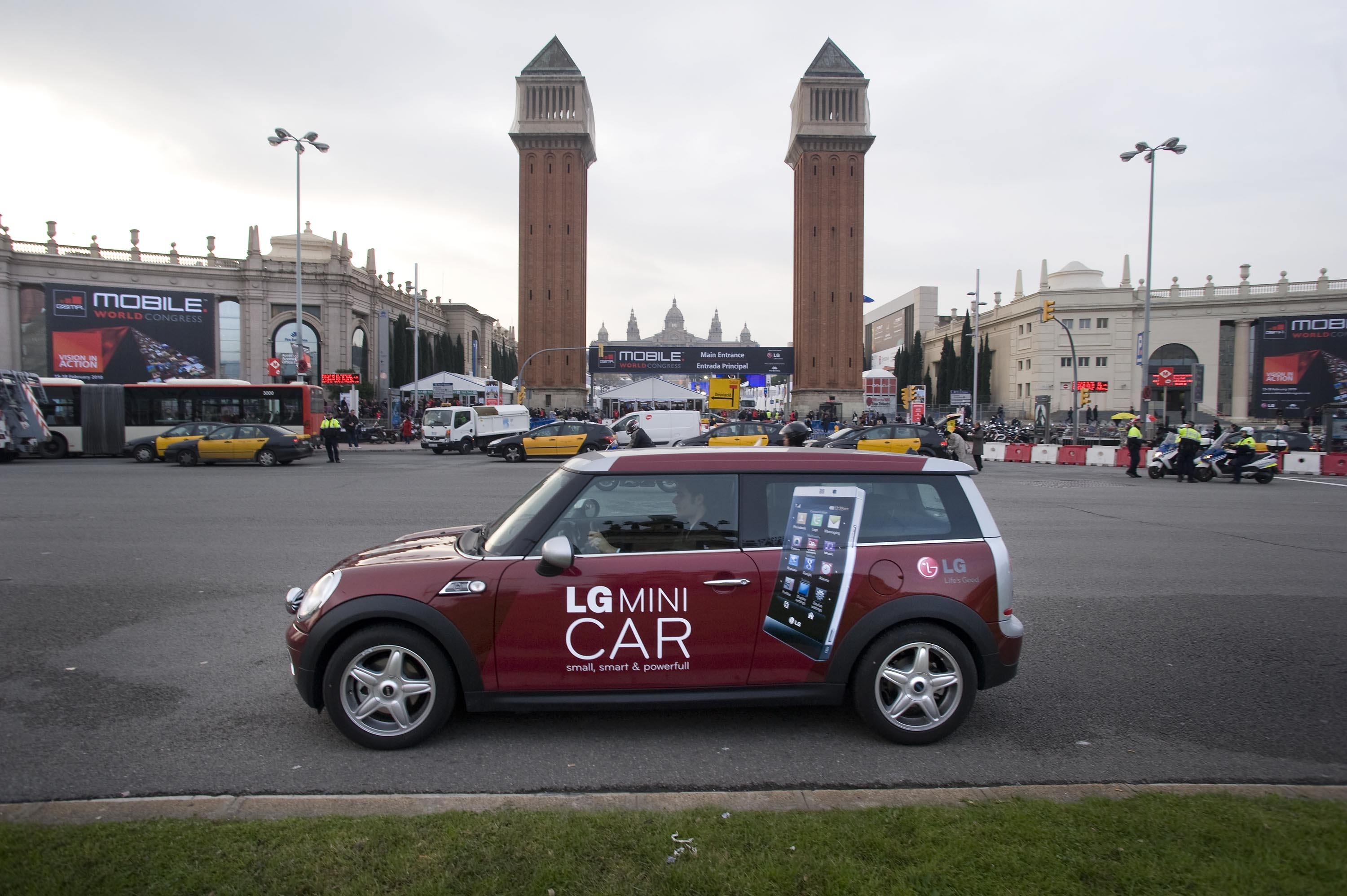 LG_Mini_Car_at_Plaza_de_Espana