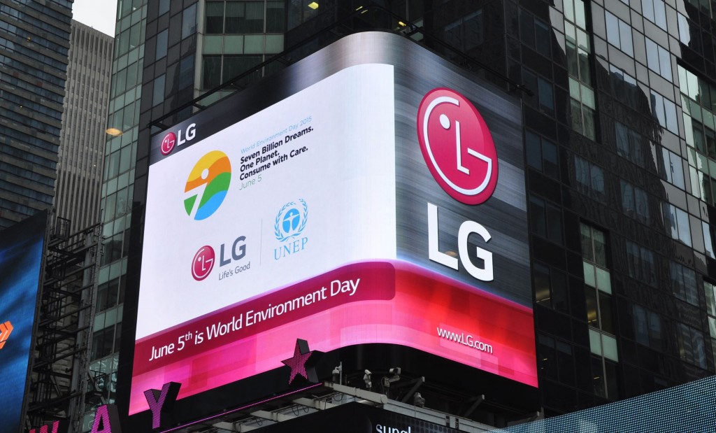 LG’s outdoor LED display screens the video made by United Nations Environment Programme to commemorate World Environment Day.