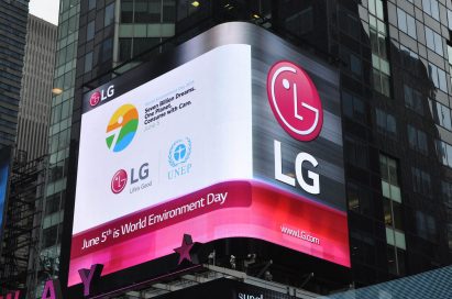 LG’s outdoor LED display screens the video made by United Nations Environment Programme to commemorate World Environment Day.