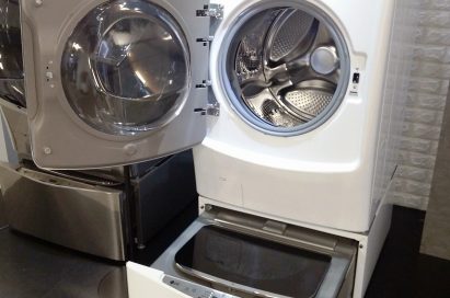 LG TWINWash™ washing machine in white color with front-load on the top and mini top-load at the bottom. Both washers are opened.