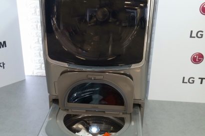 LG TWINWash™ washing machine with its Mini washer’s door opened