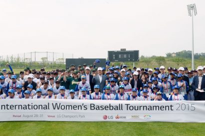 The eight teams represented in the tournament takes a commemorative picture.