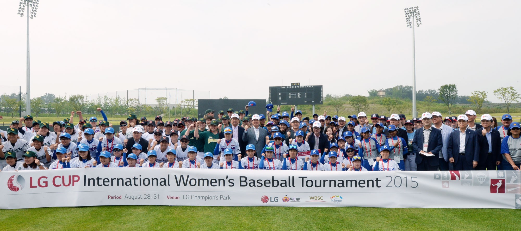 The eight teams represented in the tournament takes a commemorative picture.