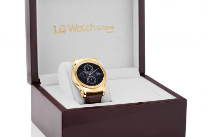 The LG Watch Urbane Luxe placed inside a high-gloss box that complements the smartwatch