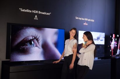 Two visitors experience satellite HDR content utilizing ASTRA’S system on an LG TV at LG’s IFA 2015 booth