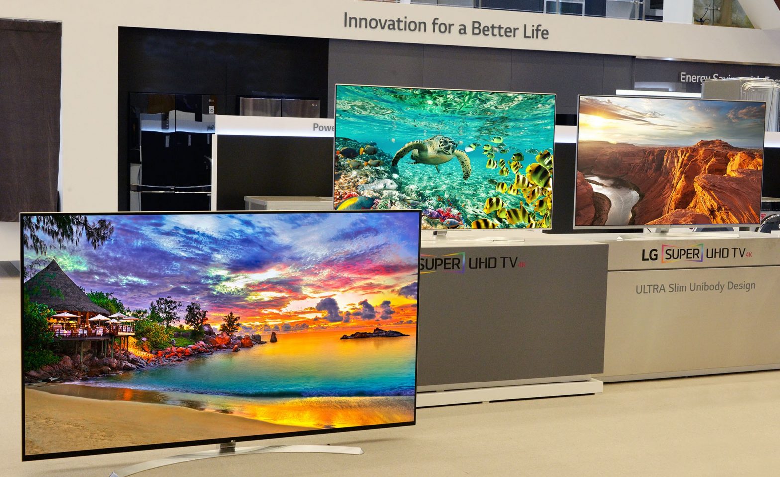 LG displaying its IPS TVs model 86UH9550, 65UH9500 and 65UH8500 at CES 2016