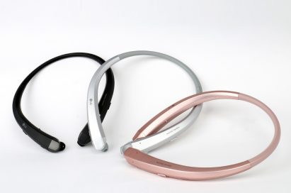 The top and side view of the LG TONE Infinim™ in Black, Silver and Rose Gold