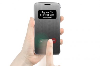 A person swipes the green call icon displayed on the LG Quick Cover to answer the phone call