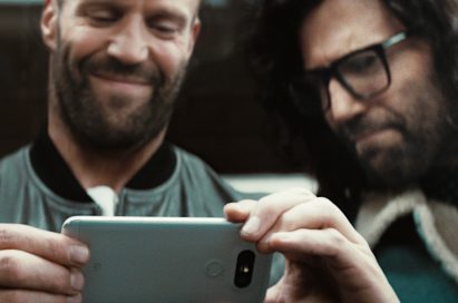 English actor Jason Statham is holding the LG G5 in White in a scene taken from the official commercial of the LG G5