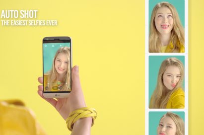 A girl takes selfies with the LG G5’s Auto Shot feature