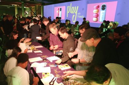 Attendees signing in to enter the LG G5 and Friends developers conference