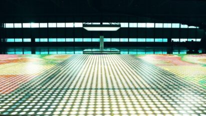 LG’s Guinness World Records title-winning light bulb-based display laid out on the floor of a large auditorium.