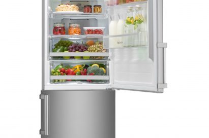 LG Centum System™ bottom-freezer refrigerator with refrigerator door opened. It’s filled up with various foods including beverages, sauces, fruits and vegetables.
