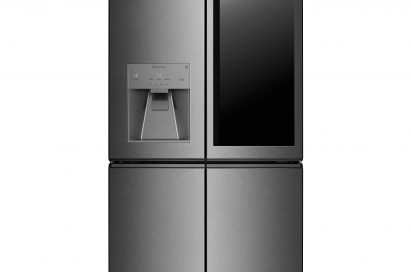 Front view of the LG SIGNATURE InstaView Door-in-door™ refrigerator