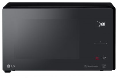 Front view of the LG NeoChef™ microwave