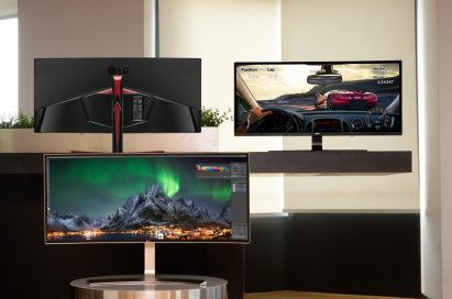 Three LG 2016 21:9 UltraWide monitors on display