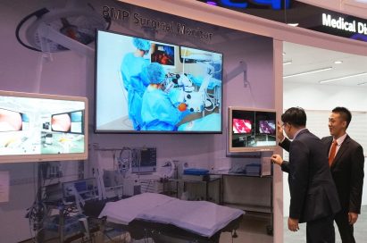 Two visitors take a closer look at the LG Surgical Monitor at RSNA® 2016