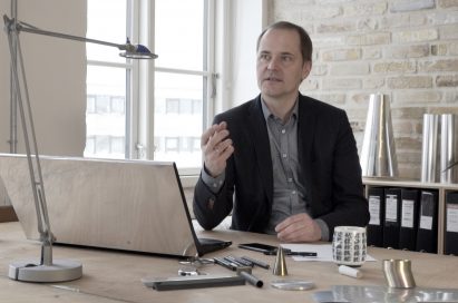Industrial designer and president of David Lewis Designers Torsten Valeur during his interview with LG regarding the design of the LG G6