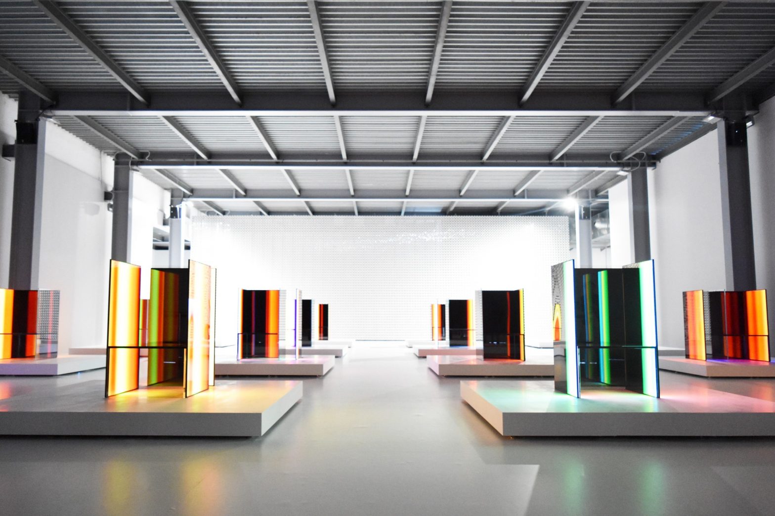 A front, wide-angle view of Tokujin Yoshioka’s art exhibition which boasts LG’s OLED technology to express bight colors and artwork to visitors