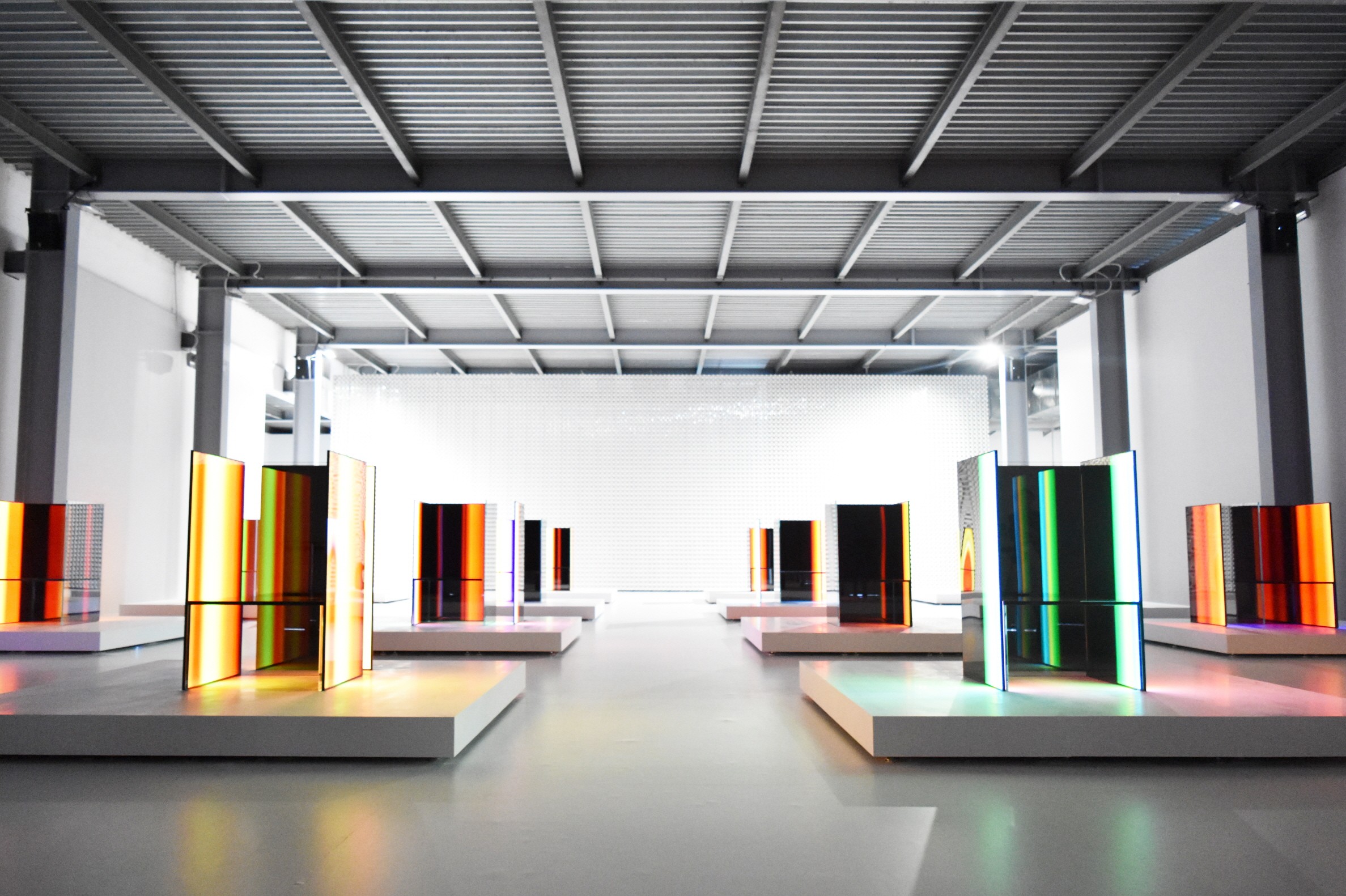 A front, wide-angle view of Tokujin Yoshioka’s art exhibition which boasts LG’s OLED technology to express bight colors and artwork to visitors