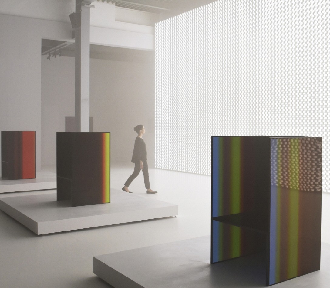 A side view of a woman walking through the critically acclaimed “TOKUJIN YOSHIOKA x LG: S.F_Senses of the Future” installation.