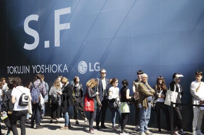 People wait in line to see the highly acclaimed “TOKUJIN YOSHIOKA x LG: S.F_Senses of the Future” installation at Milano Design Week 2017.