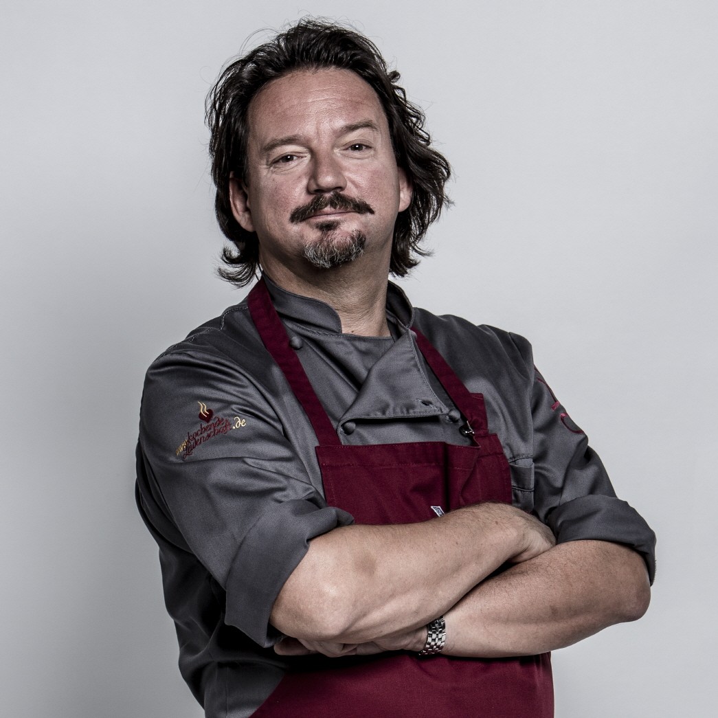 Chef Kolja Kleeberg in chef’s outfit crossing his arms