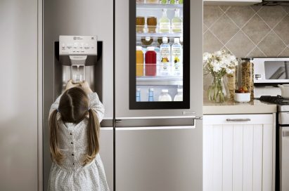 Little girl filling up water from the water dispenser on the LG InstaView Door-in-Door™ refrigerator