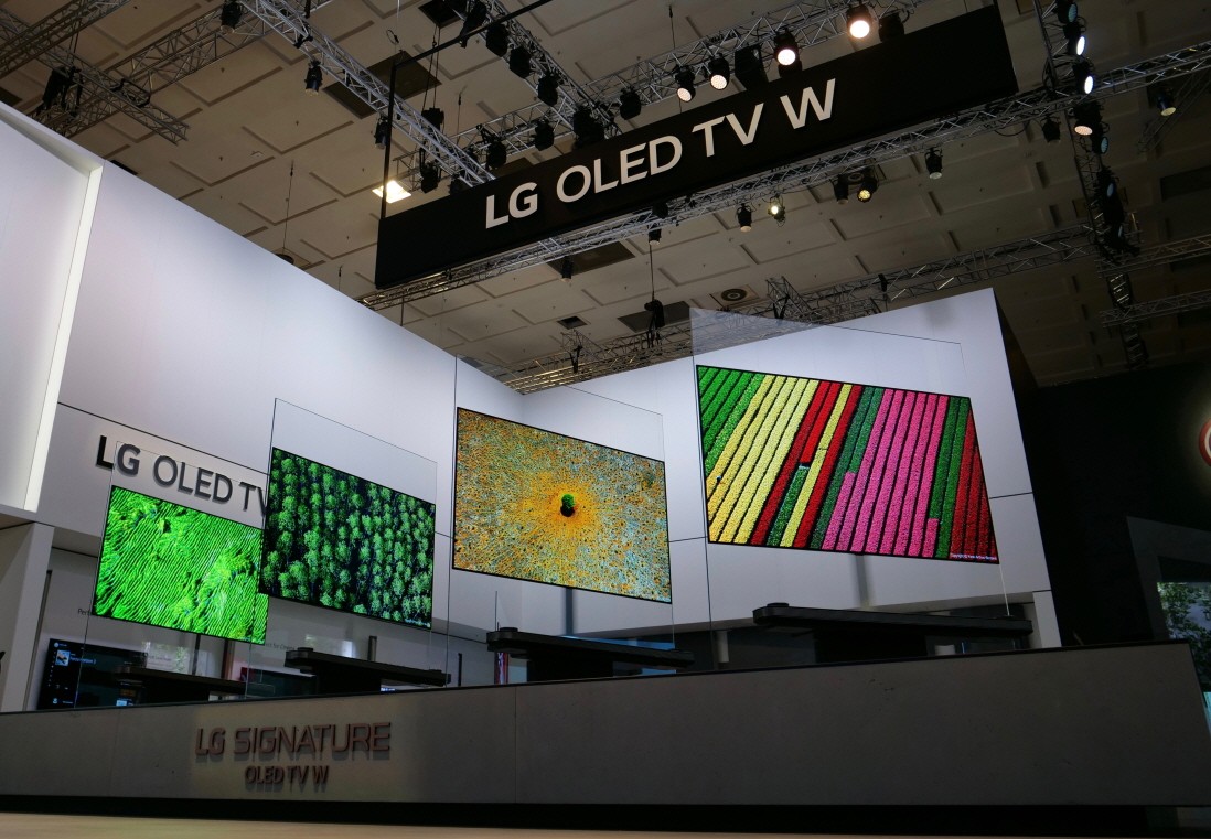 Another angle of four LG SIGNATURE OLED TV Ws displaying optimized colors on show at IFA 2017