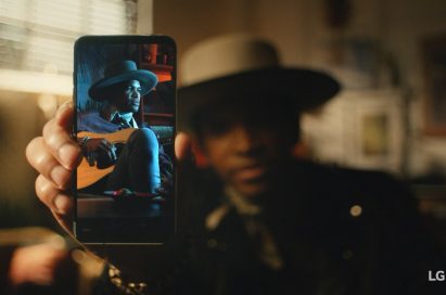 An image from the video clip shows a man holding LG V30 out towards the screen