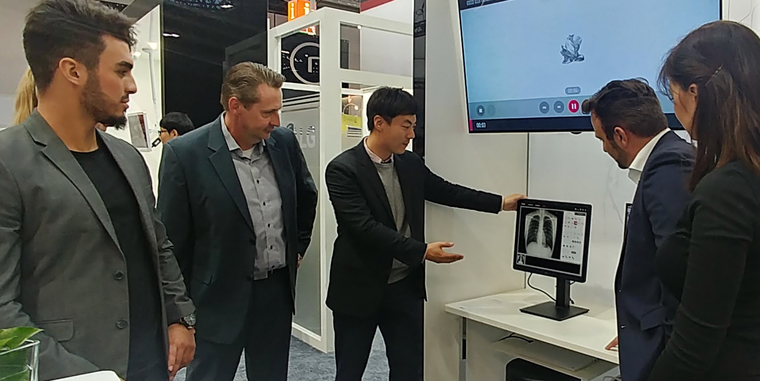 An LG representative demonstrates LG Medical Monitors to medical professionals at Medica 2017