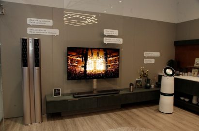 LG’s connected home devices, including LG SIGNATURE OLED TV W, LG DUALCOOL ThinQ™ Stand Inverter air conditioner and LG PuriCare air purifier, on display at LG’s CES 2018 booth.
