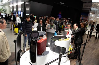 Visitors to LG’s CES 2018 take a closer look at the LG CLOi commercial robot lineup, with the ServeBot, PorterBot and CartBot all on display.