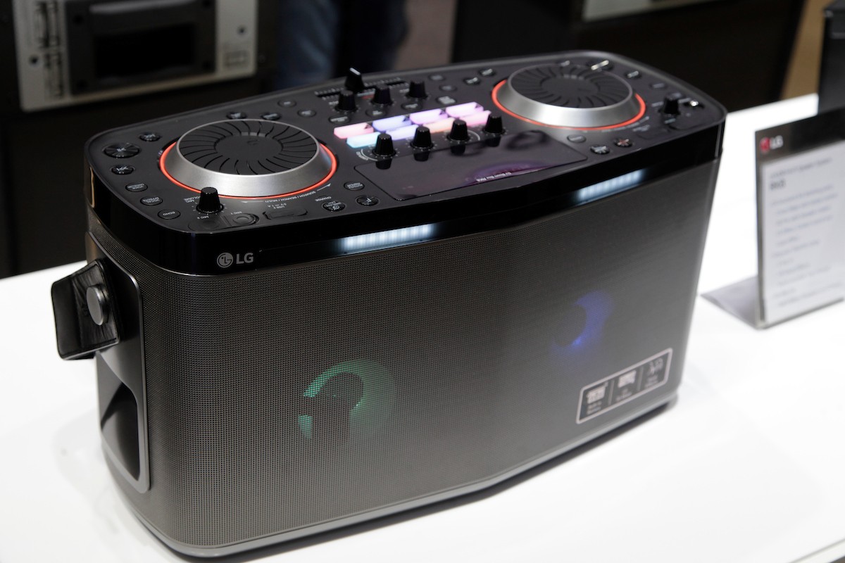 Side view of LG’s LOUDR Party speaker system RK8
