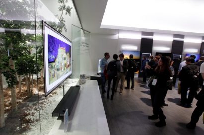Visitors taking a closer look at the LG SIGNATURE OLED W’s prototype