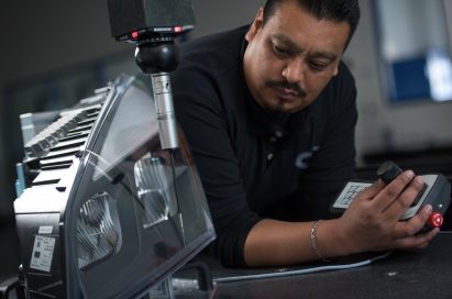 ZKW employee operates a machine.