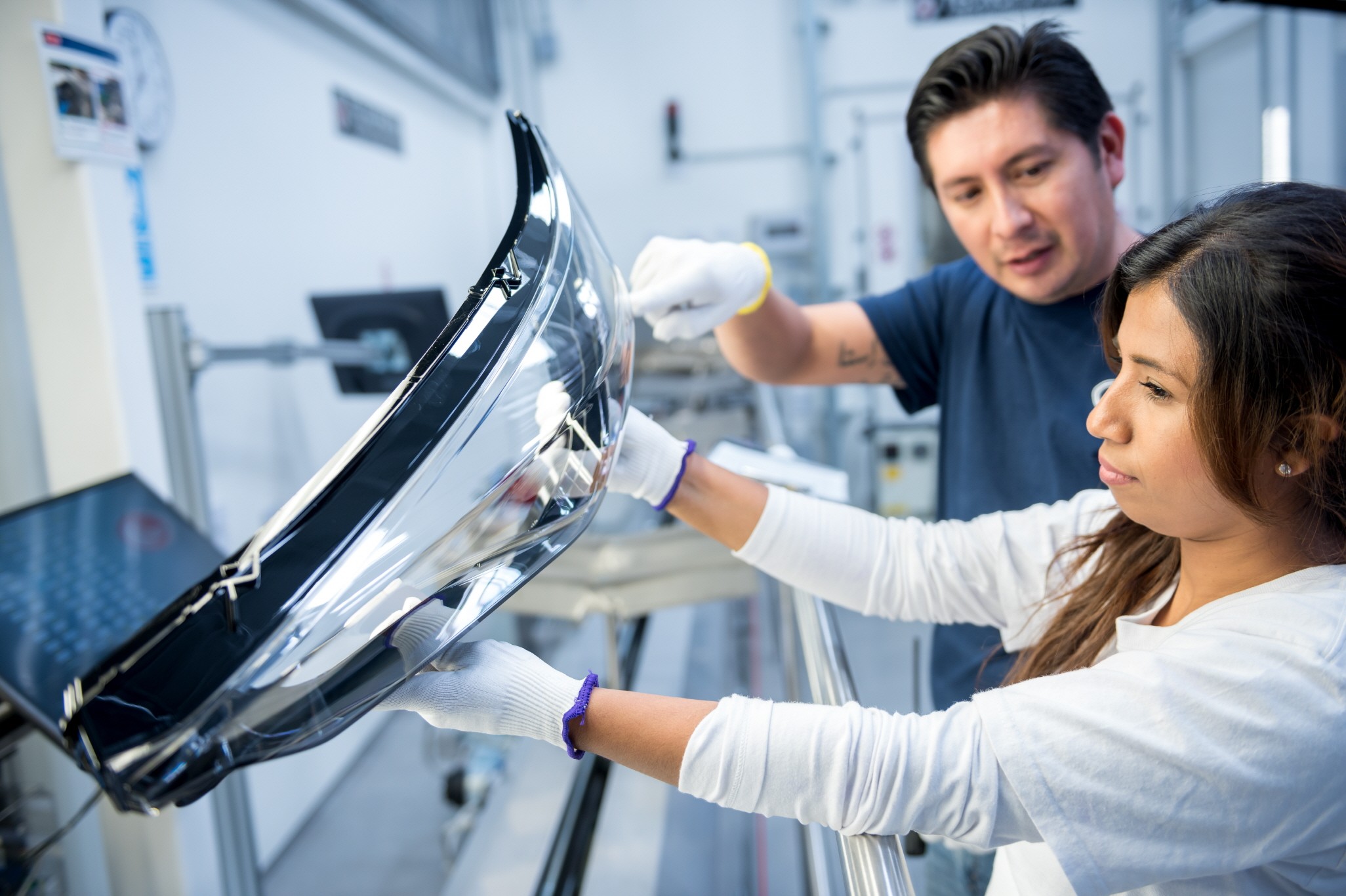 ZKW employees operates a machine.