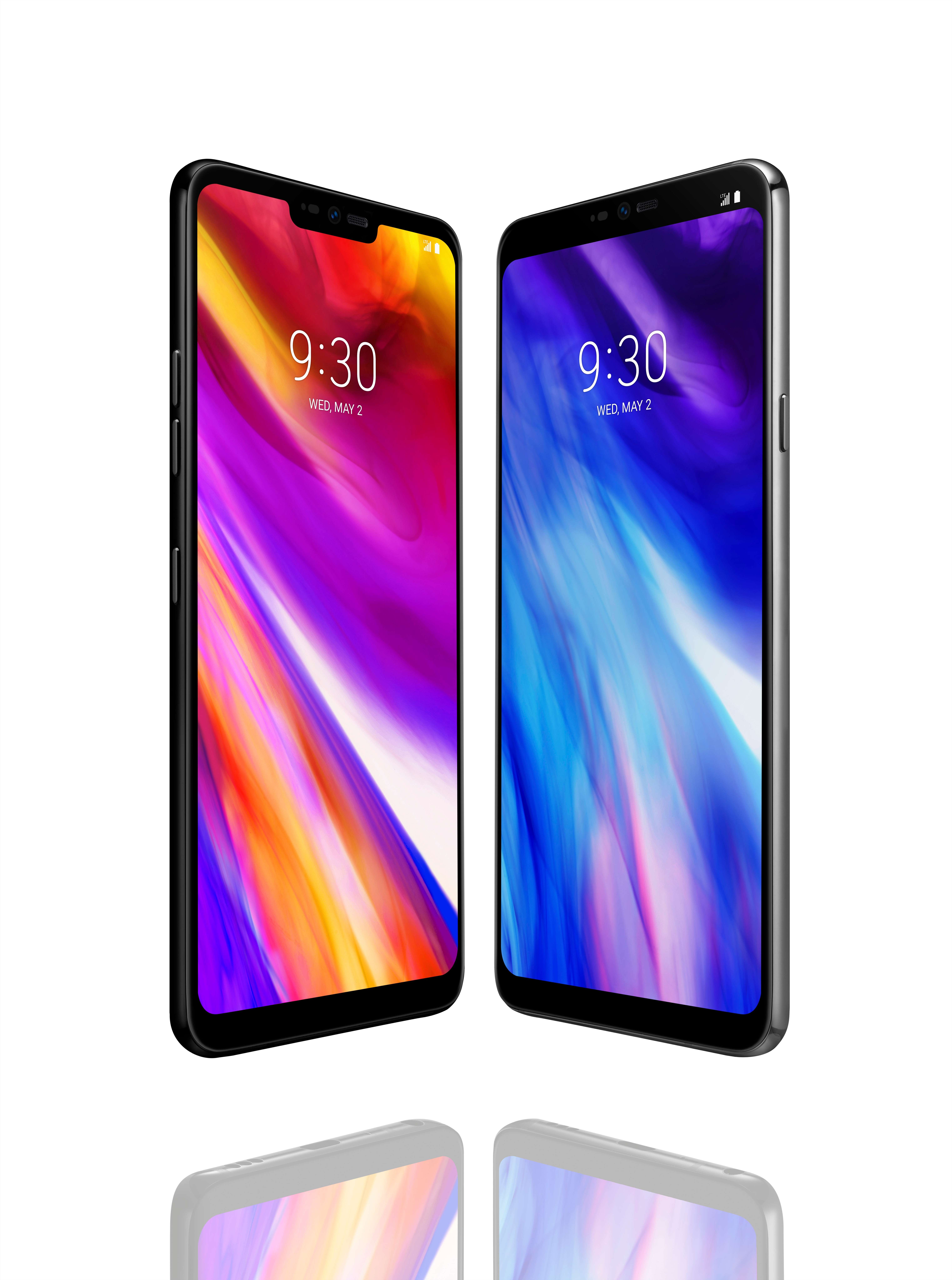 The front view of the two LG G7 ThinQ devices facing each other at an angle, with the left device’s New Second Screen fully expanded for a bezel-less look while the device on the right has the notification bar completely blacked out