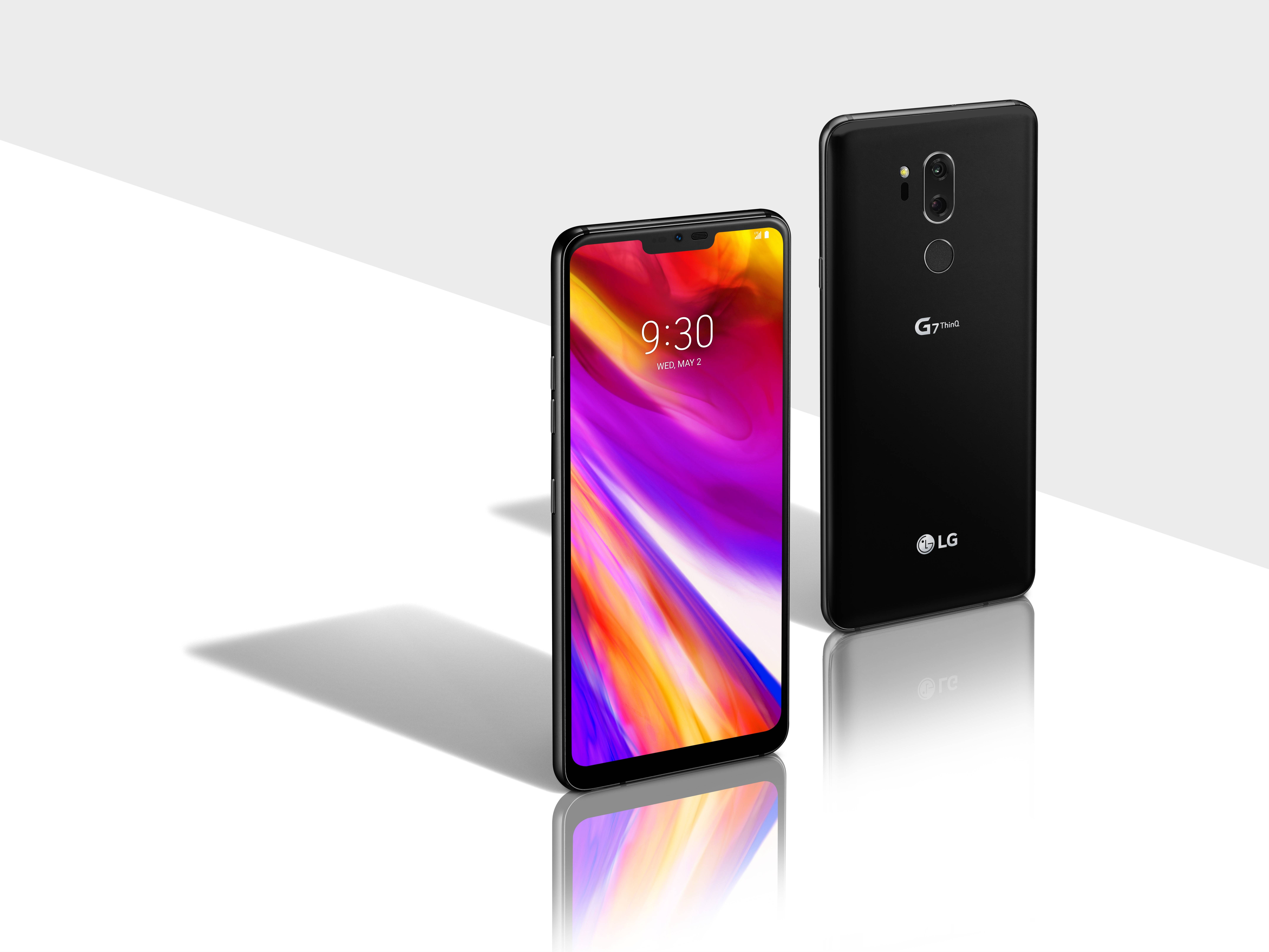The front and rear view of the LG G7 ThinQ in New Aurora Black