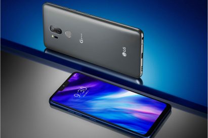 The front and rear view of the LG G7 ThinQ in New Platinum Gray against a gray and blue background